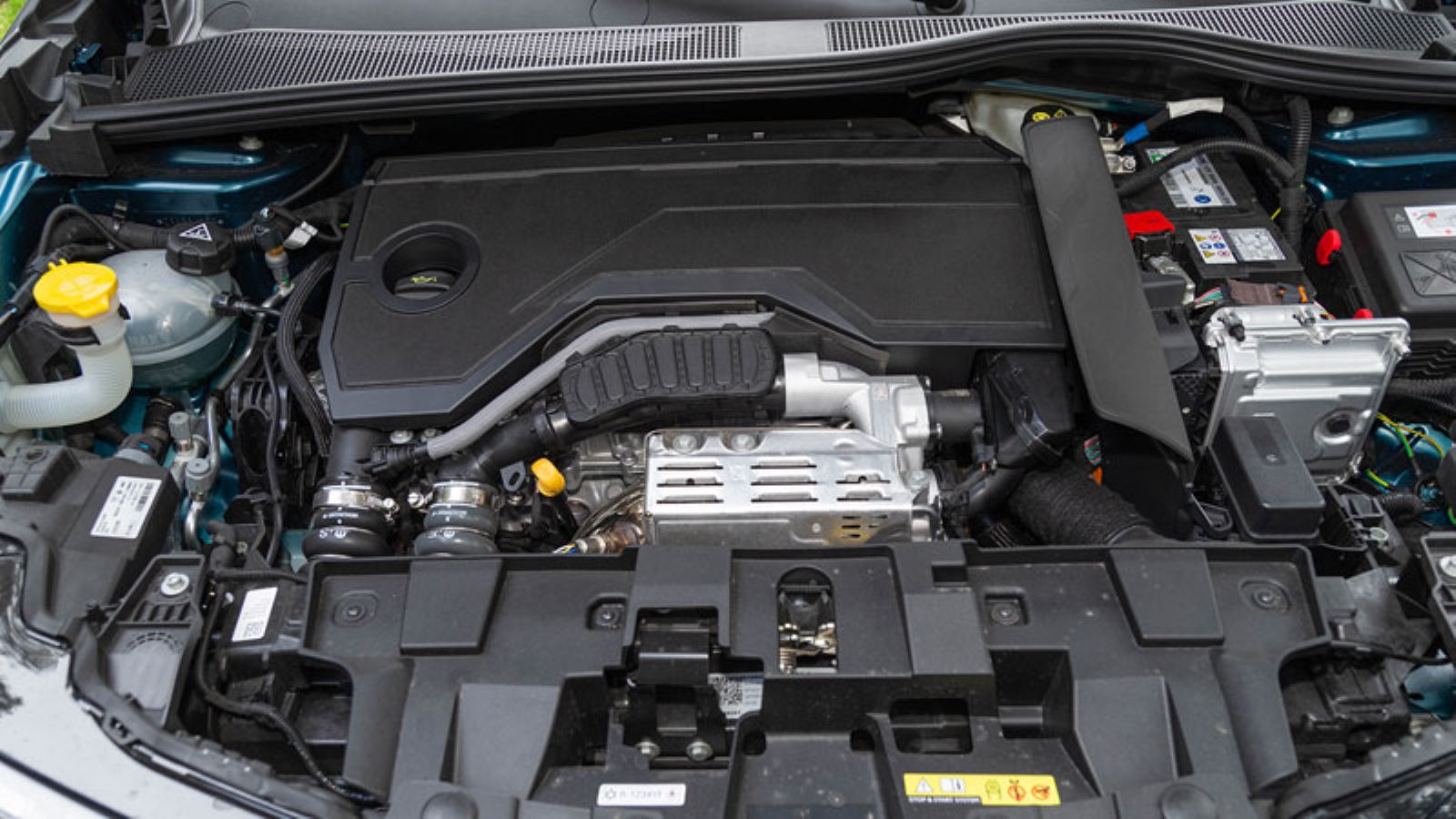 Alfa Romeo Junior VS Ford Puma Βαθμολογίες. Ποιο είναι καλύτερο σε κατανάλωση, χώρους, επιδόσεις, εγγυήσεις.